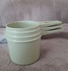 Vintage Avocado Tupperware Measuring Cups ~ 2/3 & 3/4 & 1 Cups - Picture 1 of 4