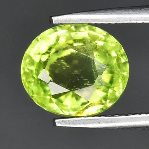 π 2.49ct 8x7mm Oval Natural Green Peridot - Untreated, Africa Gemstone - Picture 1 of 4