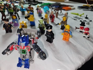 LEGO City Lotto Bulk Veicoli e Pezzi, Piastre Lrg Minifigure e Accessori + Custodia - Foto 1 di 24
