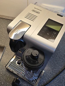 DeLonghi Nespresso Lattissima PRO + Milchaufschäumer, neuwertig - Bild 1 von 3