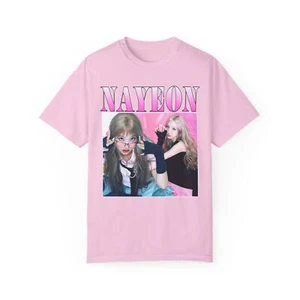 twice k pop Nayeon Unisex Garment-Dyed T-shirt - Foto 1 di 24