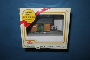 Model Power #2562 N Scale Wayside Station Lighted with 2 Figures - Picture 1 of 3