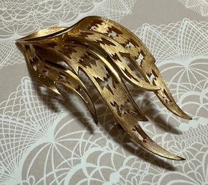 Vintage Trifari Goldtone Cutout Leaf Pin Brooch - Picture 1 of 6