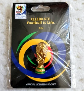 NEU VERSIEGELT SÜDAFRIKA 2010 WORLD CUP Trophäe FIFA World Cup Offizielle Button PIN - Bild 1 von 3