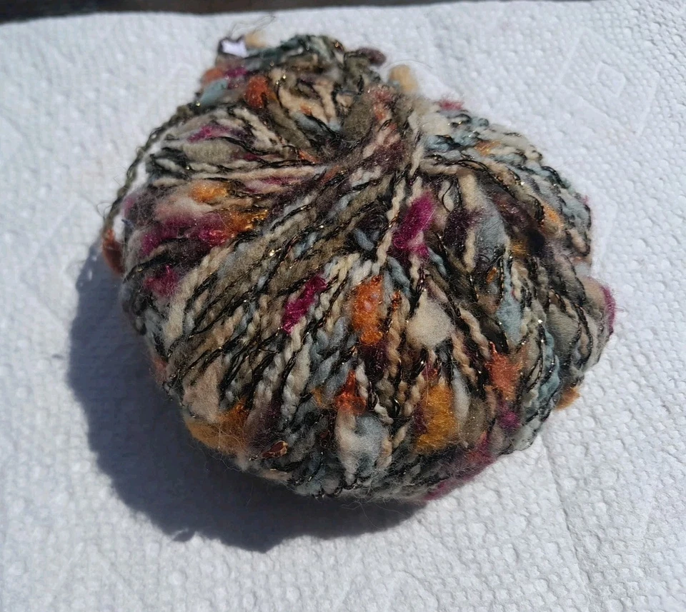 ¡Bola de alegría de hilo brillante desconocido! Lana con hilo de carne tejido. Foto 1 de 4