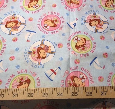 Tela de costura artesanal de algodón azul Shortcake fresa fuera de impresión vintage por comprar Foto 1 de 2