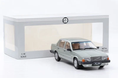 1:18 TRIPLE9 Volvo 760 Turbo 1985 Verde Chiaro Metallico 1800531 - Immagine 1 di 4