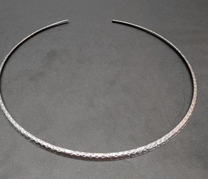 Elegant Gift Pure Hand-Carved Silver Tone Choker Necklace 5.5 Inch - Picture 1 of 3