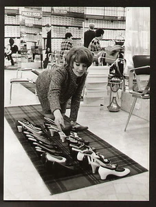 FOTO ORIGINALE IVA ZANICCHI ANNI '60 CARTA LUCIDA CM 18X24 TIMBRO GIORNALFOTO - Picture 1 of 1