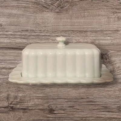 Plato de mantequilla de jade verde belleza atemporal Pioneer Woman con tapa agrietada como se encuentra Foto 1 de 4