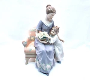 Mother And Child Porcelain Figurine - Picture 1 of 6