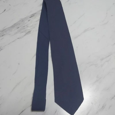 De colección Usado en Excelente Condición Austin Reed Tejido Azul Marino 50% Rayón 50% Poliéster 57"x2.75" Foto 1 de 4