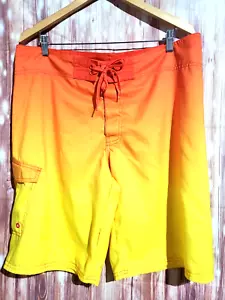 Mossimo Supply Badehose Boardshorts Herren 38 Tropischer Sonnenuntergang Ombre - Defekt - Bild 1 von 7