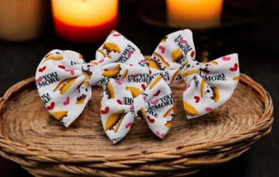 Arco de pelo Smores para camping en el patio trasero, diadema de nailon, clip lindos lazos hechos a mano Foto 1 de 4