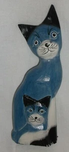 WOOD CAT STATUE BLUE WHITE BLACK 2 CATS RUSTIC FOLK ART FELINE PUSSY CAT USED - Bild 1 von 6