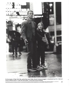 Letzter Actionheld Schwartzenegger Straßen von NYC verwirrt vom Leben Film Foto - Bild 1 von 2