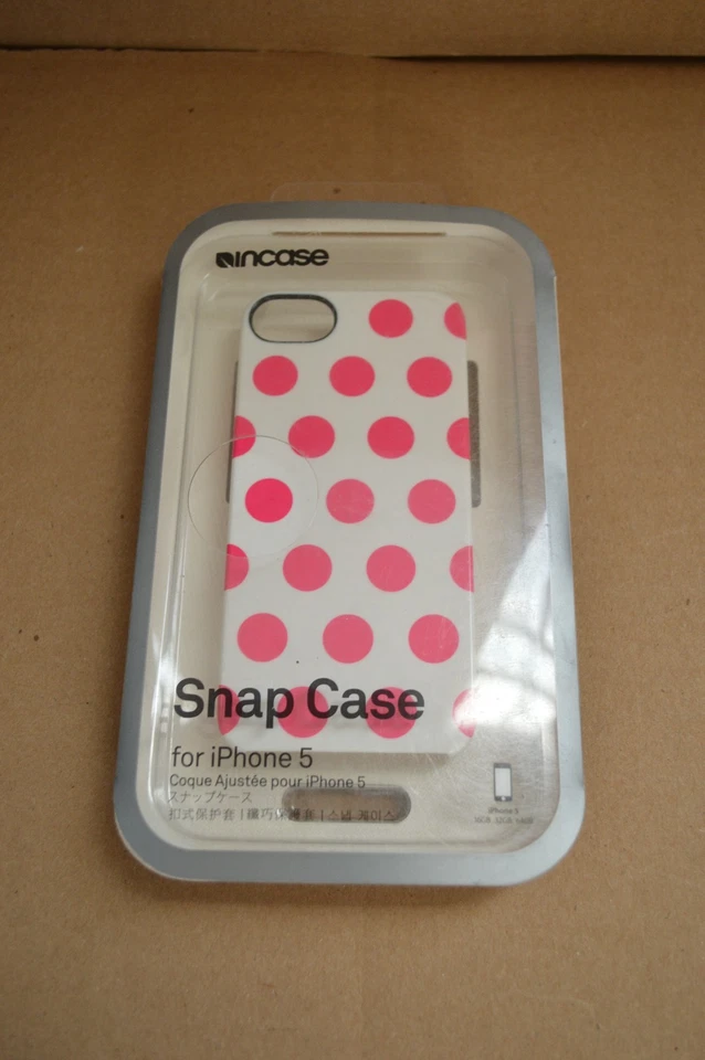 Incase iPhone 5 / 5S, and iPhone SE Snap Case White / Pink Dots CL69101 - Image 1 of 1