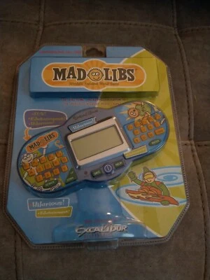 Novo 2004 MAD LIBS Jogo Eletrônico Portátil HILARIOUS ENT. EXCALIBUR RARO! - Imagem 1 de 4
