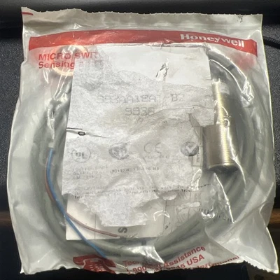 Honeywell 993AA18AT-B2  20-250 V AC Proximity Sensor New In Pkg - Image 1 of 4