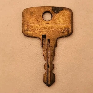 Vintage Snap On Rolling Tool Box Key 5662 Locking Toolbox OEM Original Genuine - Picture 1 of 6