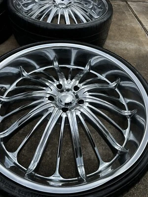 Llantas y neumáticos de 28 pulgadas tacos usados Foto 1 de 3