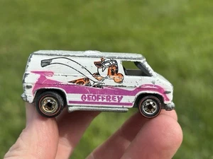 Vintage 1974, Hot Wheels Redline Super Van GEOFFREY, Toys-R-Us Exclusive - Picture 1 of 12