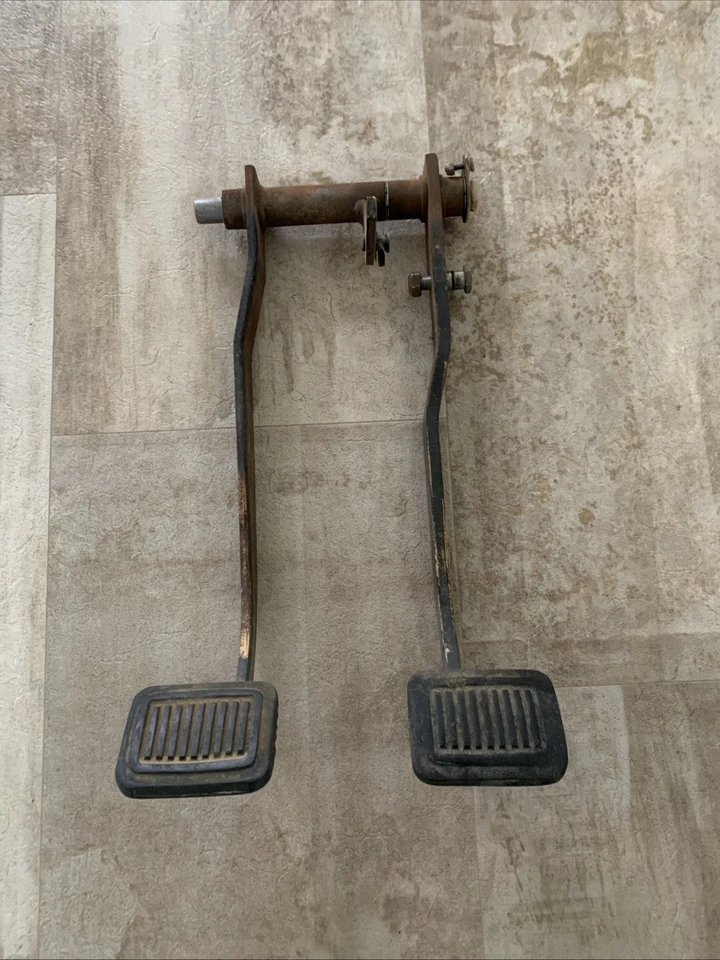 Pedal de freno de embrague 72-80 Dodge Truck D100 D200 D300 W100 W200 W300 1974 76 77 79 Foto 1 de 4