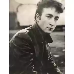 Vintage Schwarzweiß Fotodruck, Poster von John Lennon, The Beatles. 16" x 20" - Bild 1 von 1