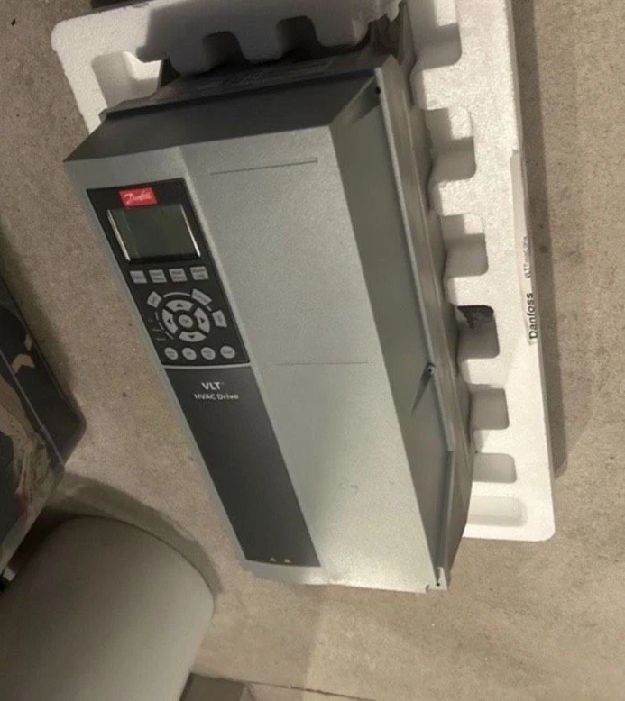 Danfoss Frequenzumrichter - 1,5KW - 131U0930 - FC-102P1K5T4Z55 - 2STK - Bild 1 von 2