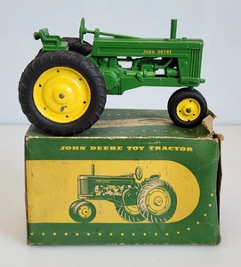 ERTL ESKA John Deere Model 60 Farm Tractor 1/16 Scale Die Cast Toy, Original Box - Picture 1 of 15
