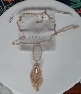 Collar Largo Kendra Scott Rayne Cadena Oro Flecos Borla Madreperla Foto 1 de 4