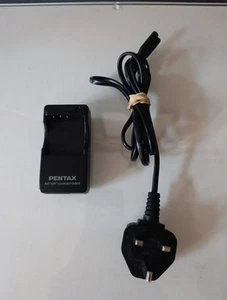 Pentax Genuine D-BC8 Battery Charger for the D-LI8 battery with UK Plug - Picture 1 of 3