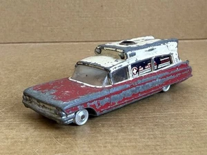 Corgi Superior Ambulance On Cadillac Chassis, No 437, Die Cast, Restoration, Red - Picture 1 of 7