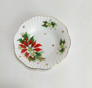 Royalty Fine Bone China NOEL Poinsettia Holly England Dish 5" - Picture 1 of 4