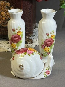 Vintage Cottage Rose Royal Albert Fine Bone China 2 Knospenvasen & 1 Schnecke Landhauskern - Bild 1 von 9