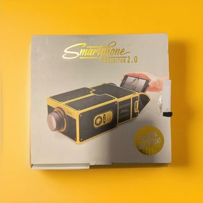 Luckies - Smartphone Projector 2.0 – Retro Mini-Beamer – wie neu – OVP - Bild 1 von 3