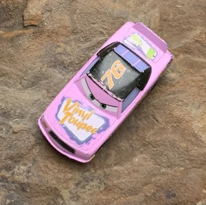 Coche Toupee Vinilo Disney Pixar. Plástico. Usado - Imagen 1 de 5