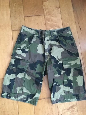 Shorts cargo camuflado masculino de algodão H&M S 28 - Imagem 1 de 4
