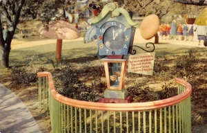 HICKORY DICKORY DOCK Oakland HIDREN'S FAIRYLAND Fantasía Años 50 Postal De Colección - Imagen 1 de 2