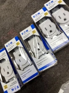 Eaton NSB TR817W-BOX Outlets Single Receptacle 15A 125V White New 5 Lot - Picture 1 of 14