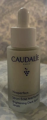Suero iluminador de manchas oscuras Caudalie Vinoperfect 1 oz / 30 ml NUEVO  Foto 1 de 2