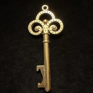 Skeleton Key Pendant Large Goldtone VTG (Lot# 561) - Picture 1 of 3