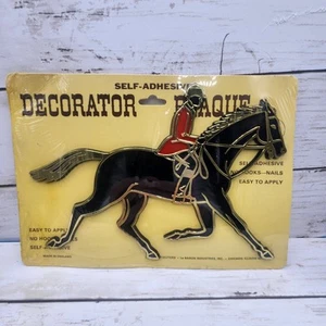 De colección 1966 Showjumper Race Horse Placa Invicta Plásticos 9" x 6" Calcomanía Jockey Nuevo de Lote Antiguo - Imagen 1 de 5