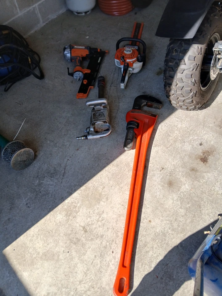 Llave de tubo rígida de 4 pies Foto 1 de 1