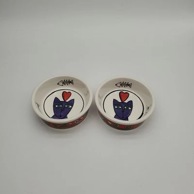 2 cuencos para gatos pintados a mano Jester de Ursula Dodge Foto 1 de 4