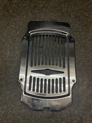 15 Kawasaki VN900 Vulcan 900 Radiator Grill Cover 58G - Image 1 of 4