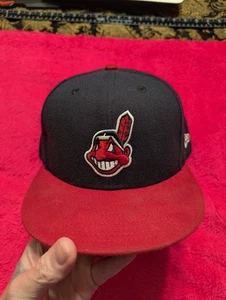 Cappello Cleveland Indians Chief Wahoo 7 3/8 rosso navy MLB autentico nuova era 59FIFTY - Foto 1 di 8
