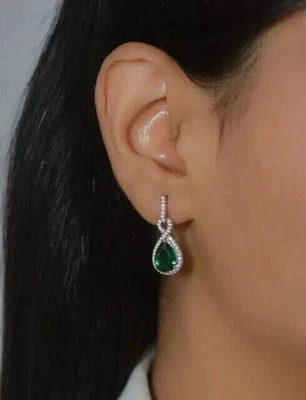 Pendientes colgantes/gotas corte pera natural esmeralda verde de 3,00 quilates chapados en oro blanco de 14 quilates Foto 1 de 4