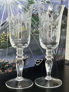TWO Crystal Champagne Flutes Etched Flowers Toasting Glasses 5oz 7 3/8” - Picture 1 of 5