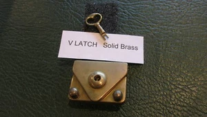 V LATCH PORTAFOLIO BROCHE Latón Sólido Bloqueo Cuero Bolso Cierre Cierre NUEVO - Imagen 1 de 9